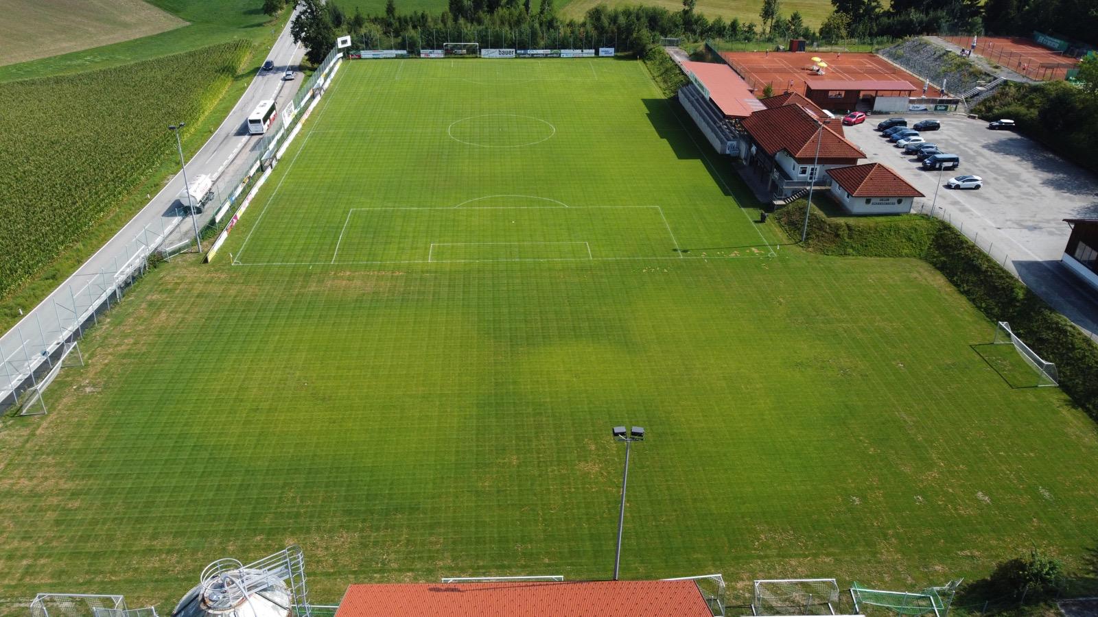 Luftaufnahme Trainingsplatz und Hauptfeld